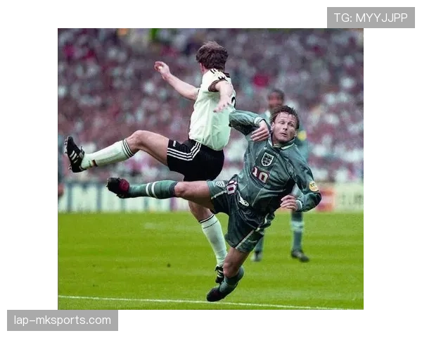 布莱克本1995年夺冠传奇：辉煌背后的奋斗与荣耀