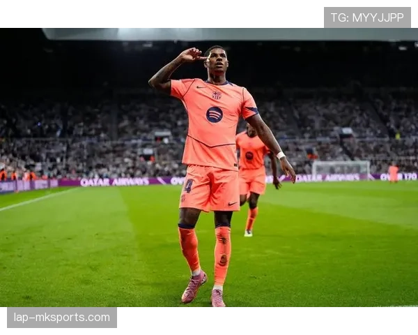 巴萨众将闪耀赛场，士气如虹迎战新赛季