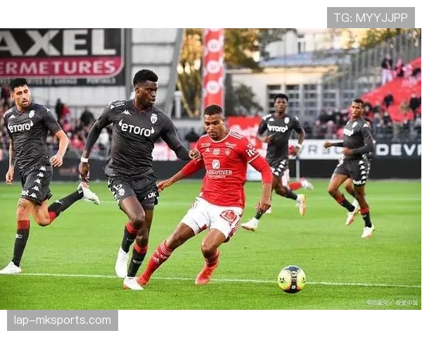 布雷斯特阵型革新显成效，稳健表现迎战新赛季挑战